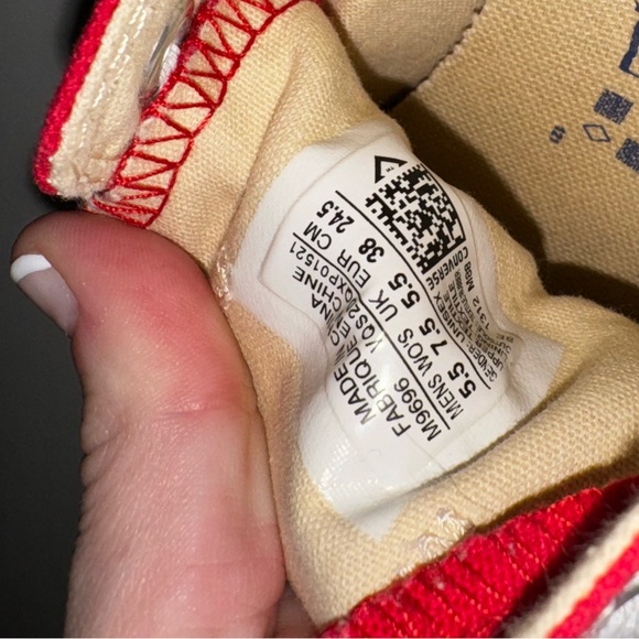 Red Converse - Picture 4 of 4